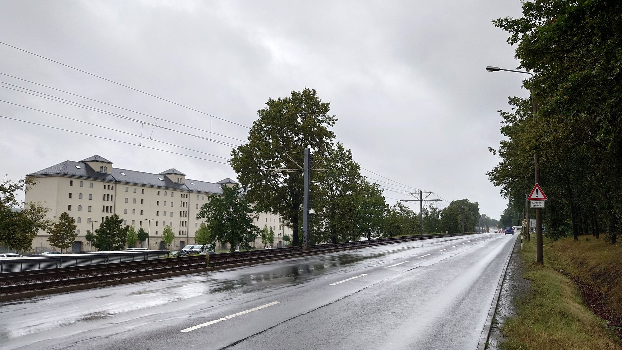 Der neue Radfahrstrreifen beginnt dann ab der Fußgängerbrücke in Höhe der Hermann-Mende-Straße. Foto: Anton Launer