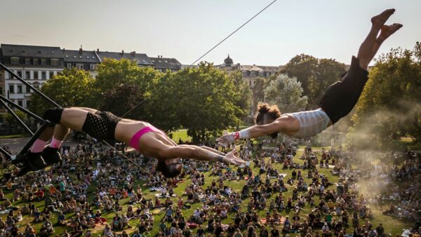 Die Artist*innen des GOGO Home Projects flogen über den Alaunplatz - Foto: André Wirsig