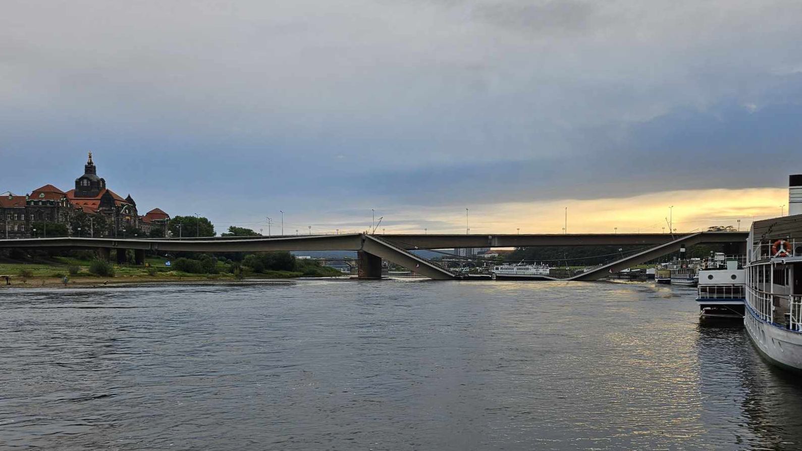 Eingestürzter Zug C der Carolabrück - Foto: Christoph Springer