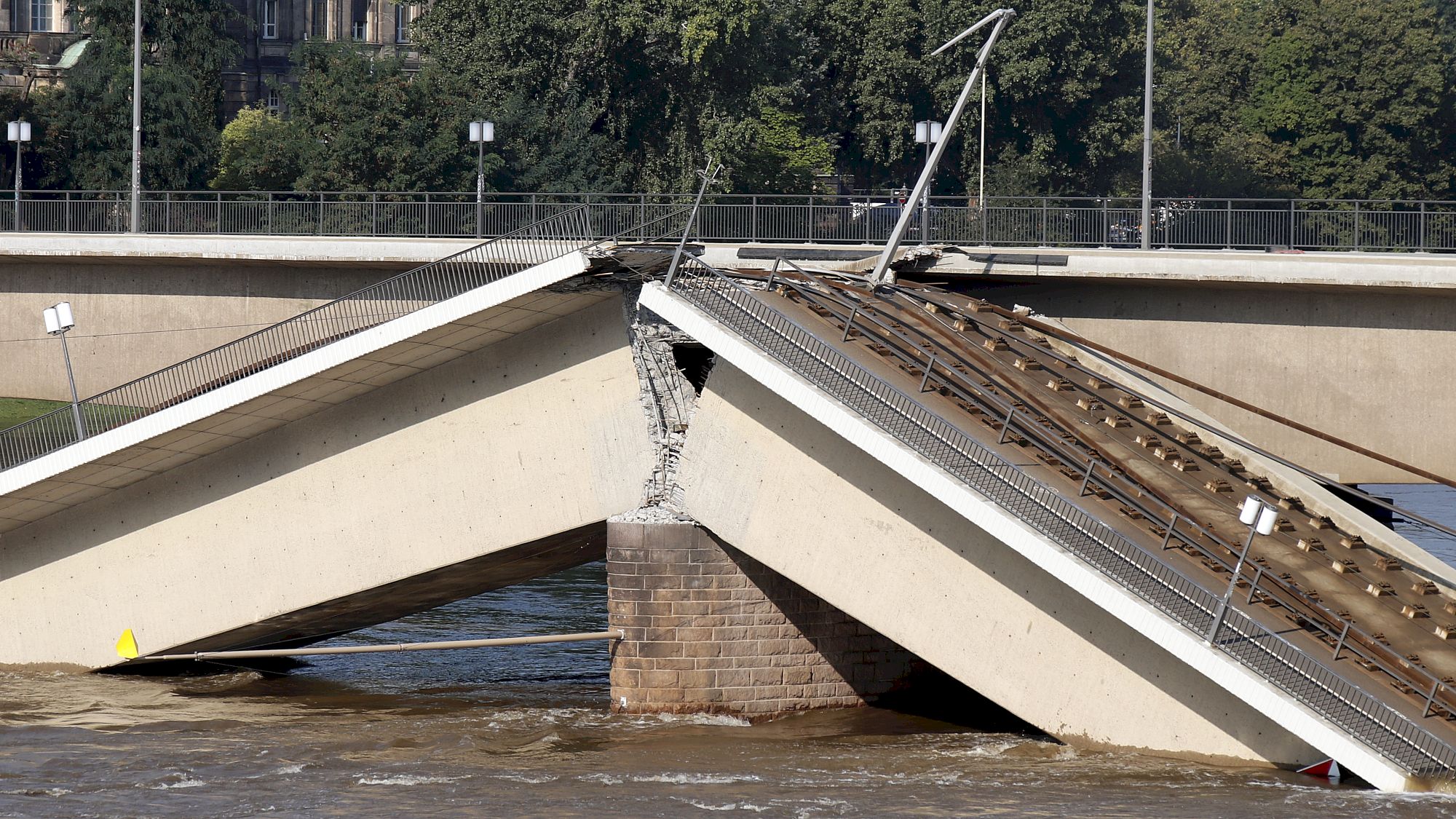 Vermutlich an dieser Stelle ist die Brücke entscheiden gebrochen. Foto: Anton Launer