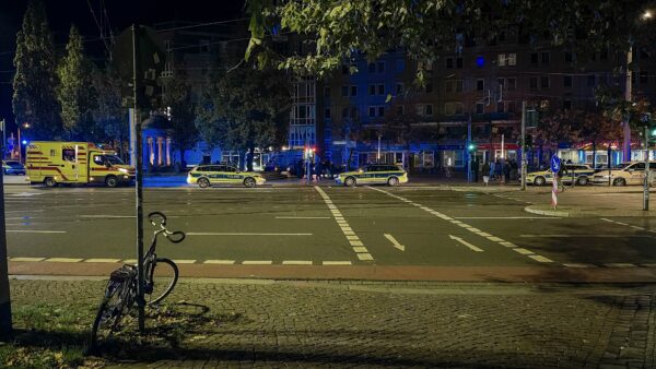 Der Bereich um den Artesischen Brunnen wurde während der Maßnahme durch die Polizei komplett gesperrt. - Foto: Florian Varga