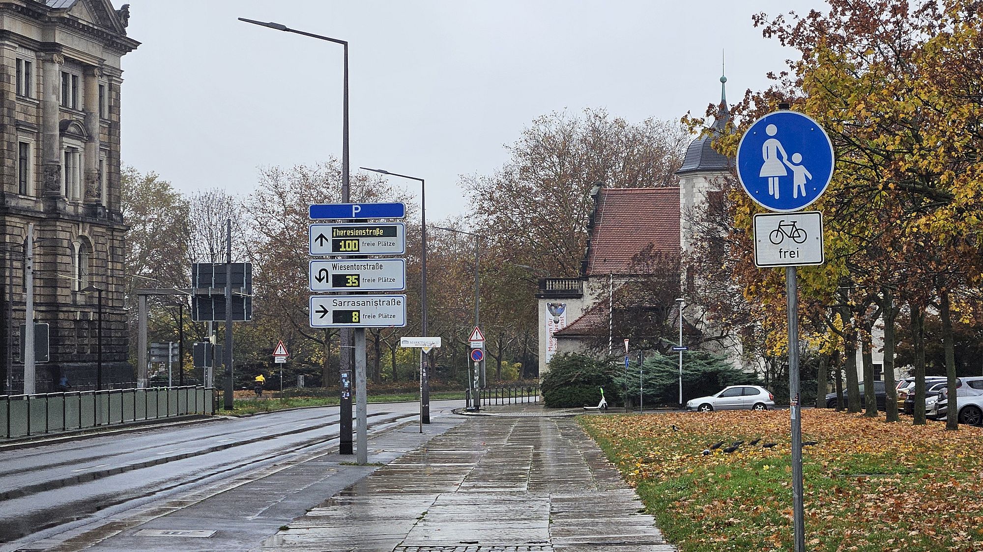 Ab der Einmündung der Sarrasanistraße auf der rechten Seite soll die Köpckestraße eine Radspur bekommen. Foto: Anton Launer