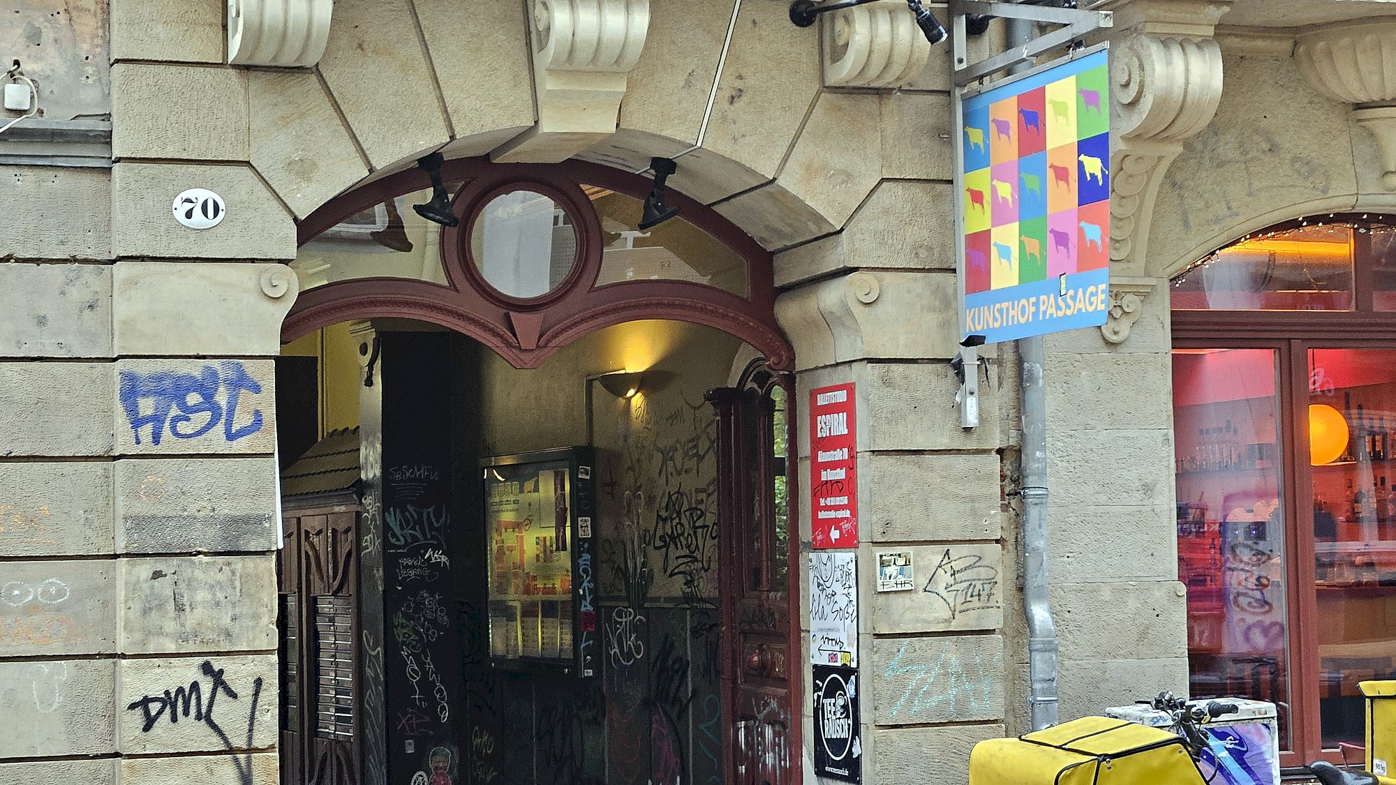 Zwischen Alaun- und Görlitzer Straße befindete sich die Kunsthofpassage - Foto: Anton Launer