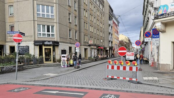 Die Einfahrt in die Alaunstraße ist seit dem 18. November verboten. Foto: Anton Launer