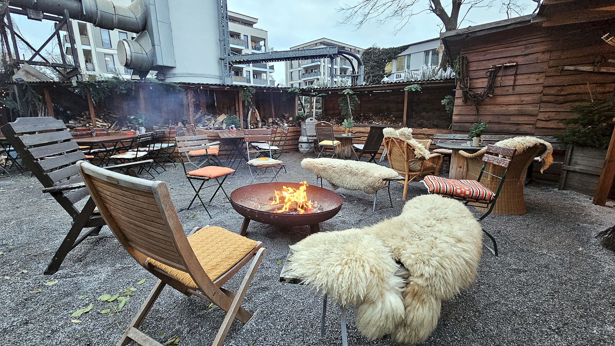 Lagerfeuerromantik bei Kesselgulasch und Glühwein. Foto: Anton Launer