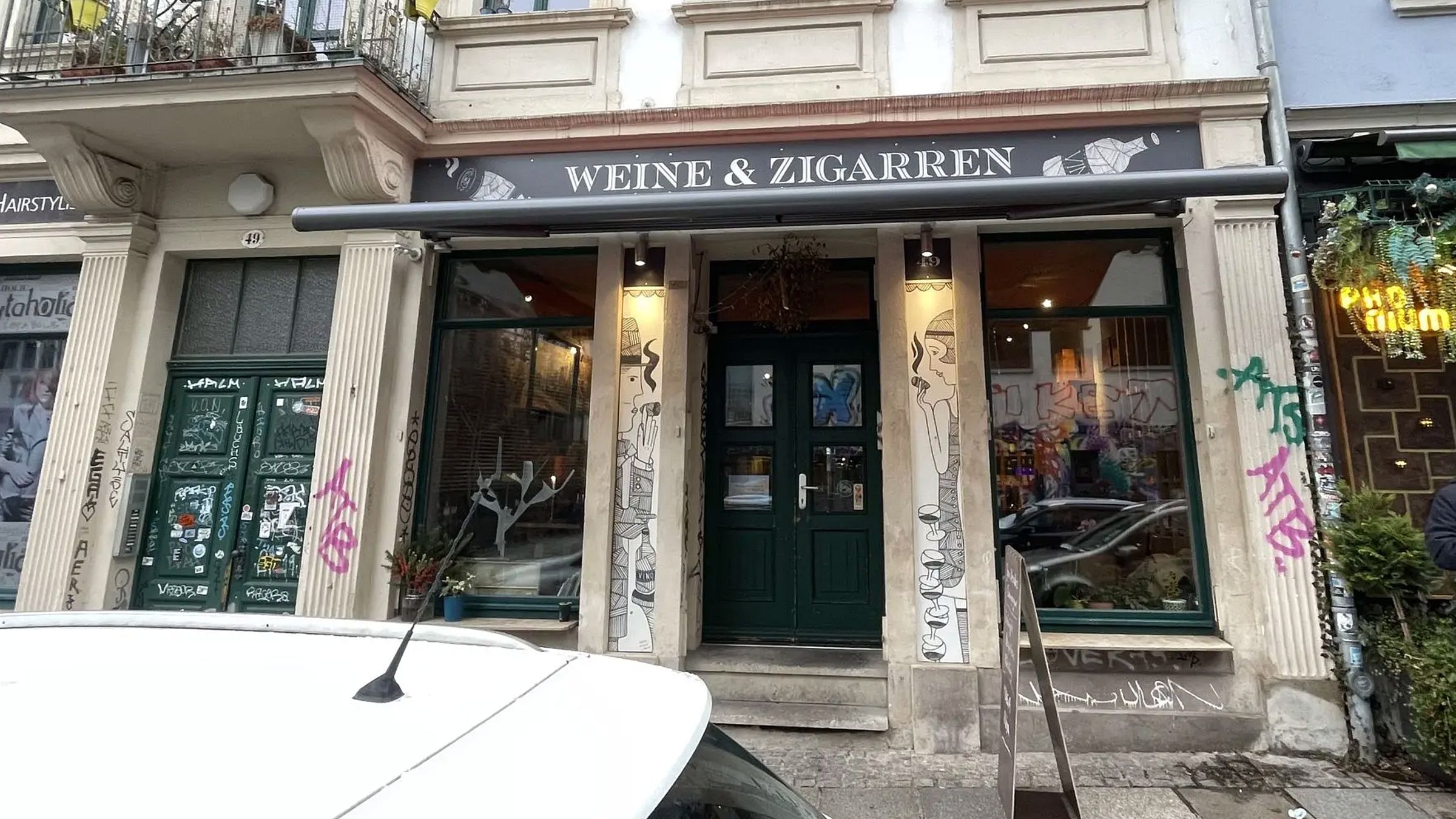 Das "Weine & Zigarren" auf der Alaunstraße. Foto: Felix Fritzke