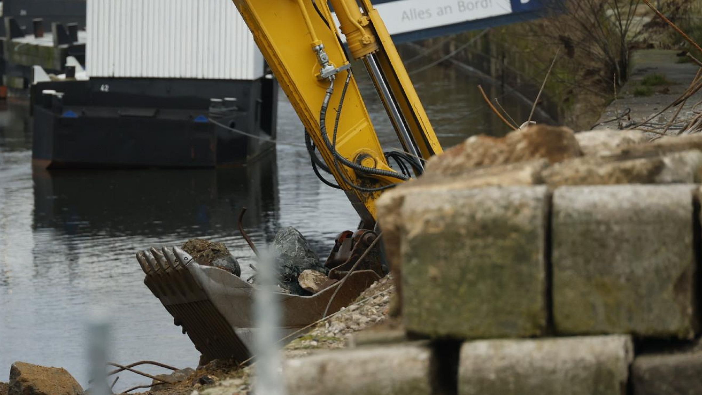 Erneuter Bombenfund an der Carolabrücke - Foto: Florian Varga