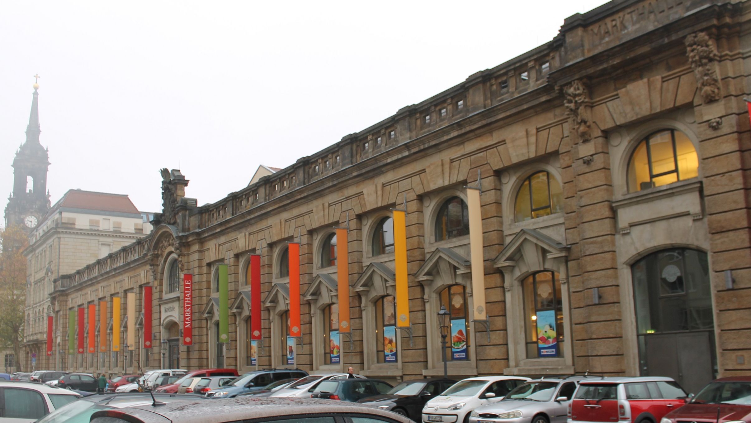 Markthalle von außen 