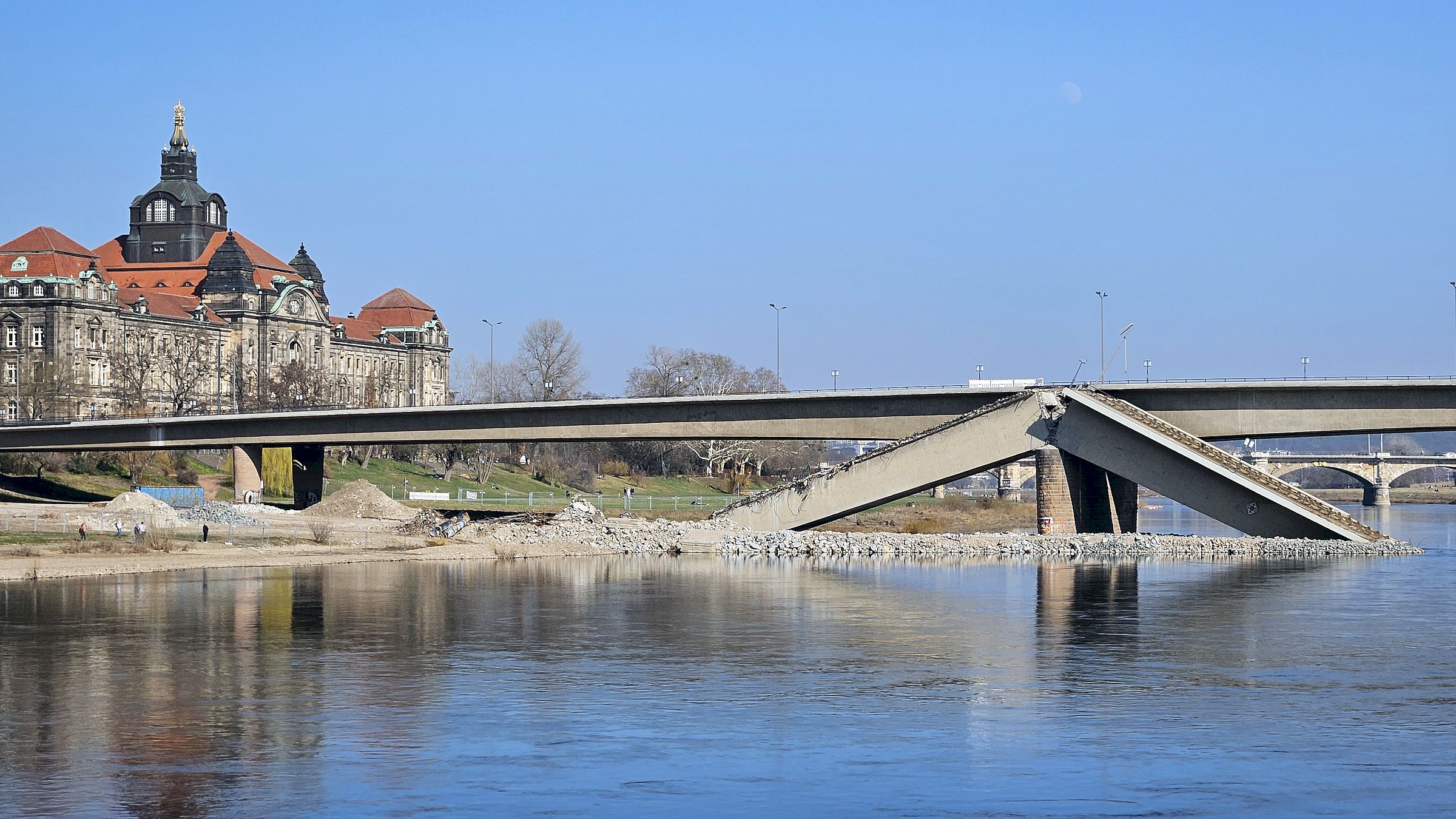 Die Abrissarbeiten an der Carolabrücke werden bis zu dem Sommerevent nicht abgeschlossen sein. Foto: Anton Launer