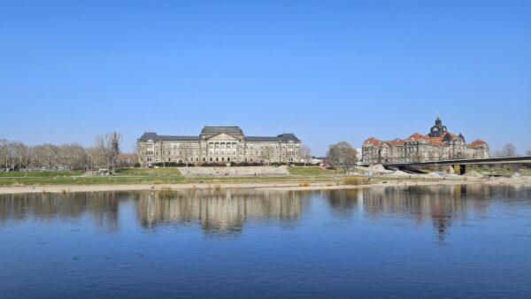 Filmnächte sollen auch 205 wieder am Königsufer unterhalb des Finanzministeriums stattfinden. Foto: Anton Launer