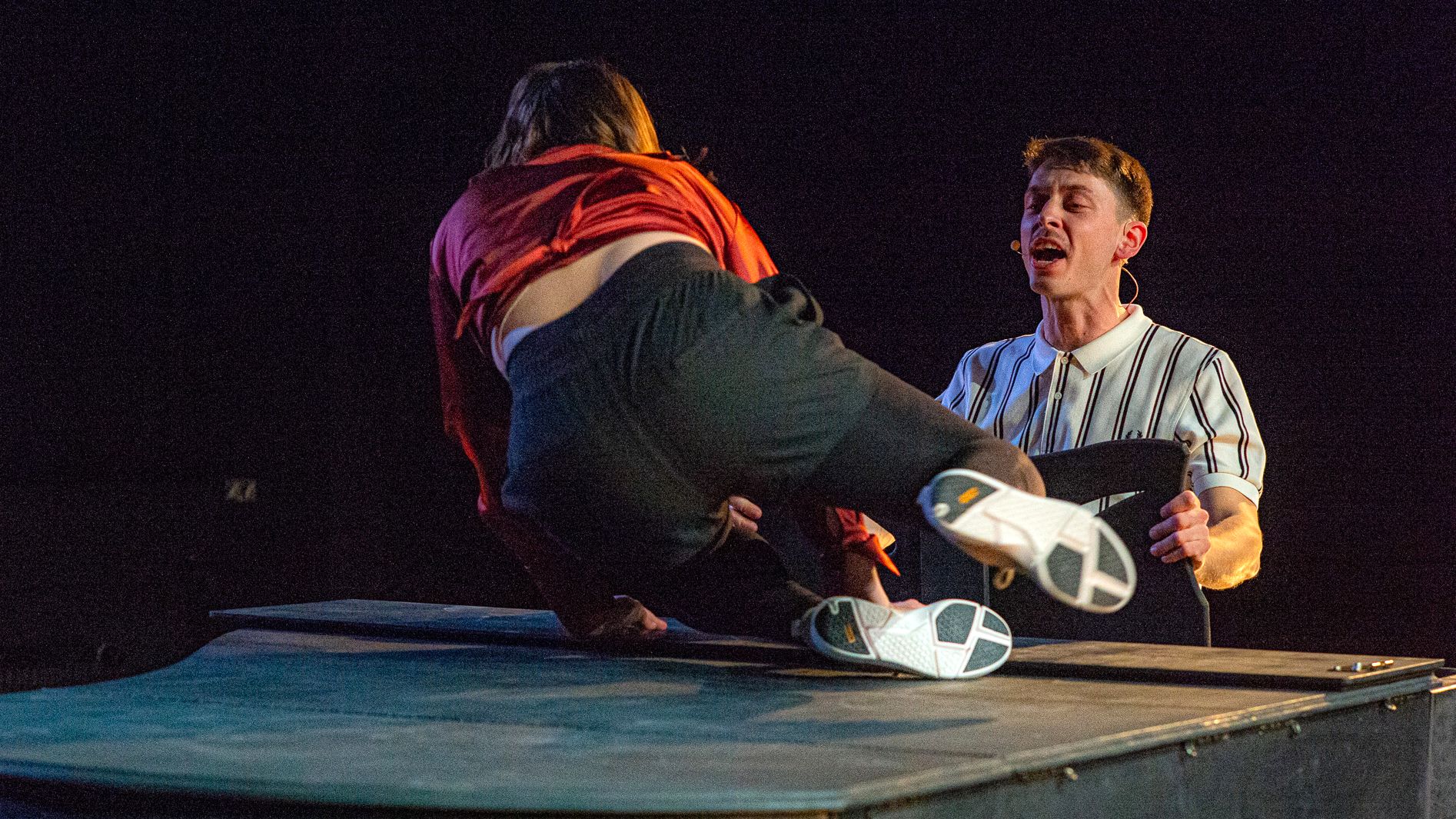 Szene aus Brexit Colada - Das Erbe" - Musiktheater - Foto: Farina Mietchen, Projekttheater