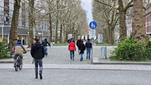 Radfahrer auf der Hauptstraße - Foto: Anton Launer