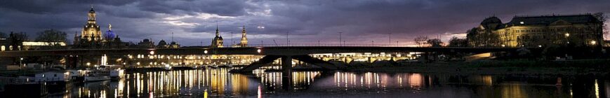 Nächtliche Carolabrücke im April 2025