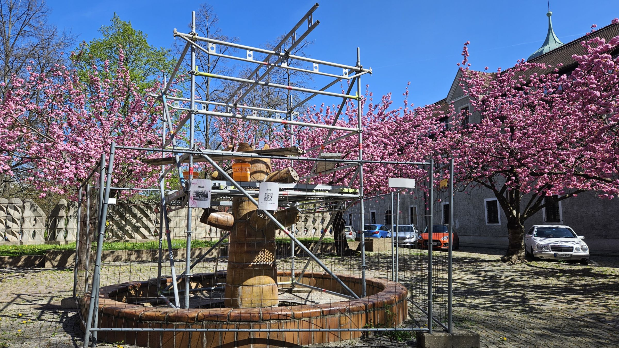 Blütenbrunnen am Jägerhof: Sanierung hat begonnen Der Blütenbrunnen am Jägerhof - Foto: Anton Launer