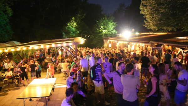 Feiern in der Sommerwirtschaft - Foto: PR/Saloppe