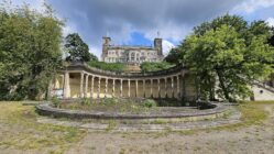 Rücksteite des Schloss Albrechtsberg mit dem Römischen Bad. Foto: Archiv Anton Launer