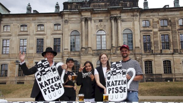 Holger John (Künstlerischer Leiter), Shirley Steiger (Vegane Fleischerei - präsentiert Conchita Wurst am 12.7.), Fatima (Musikerin - tritt bei der Karierten Katze am 12.7. auf), Alina Fenn (SachsenEnergie) und Markus Richter (Veranstalter Karierte Katze) v.l. - Foto: Anton Launer