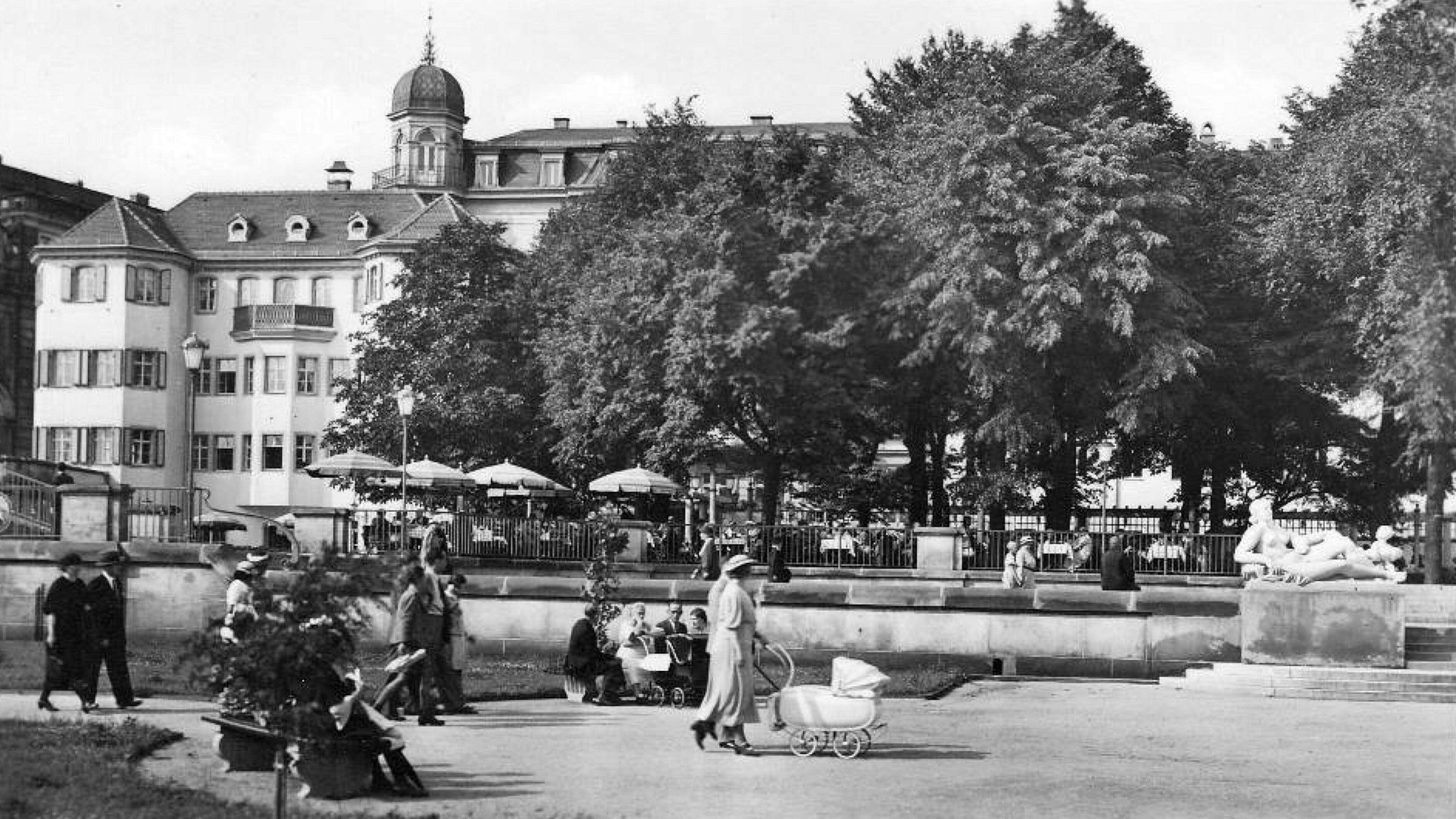 Narrenhäus'l an der Augustusbrücke - zeitgenössische Postkarte - gefunden auf www.altesdresden.de