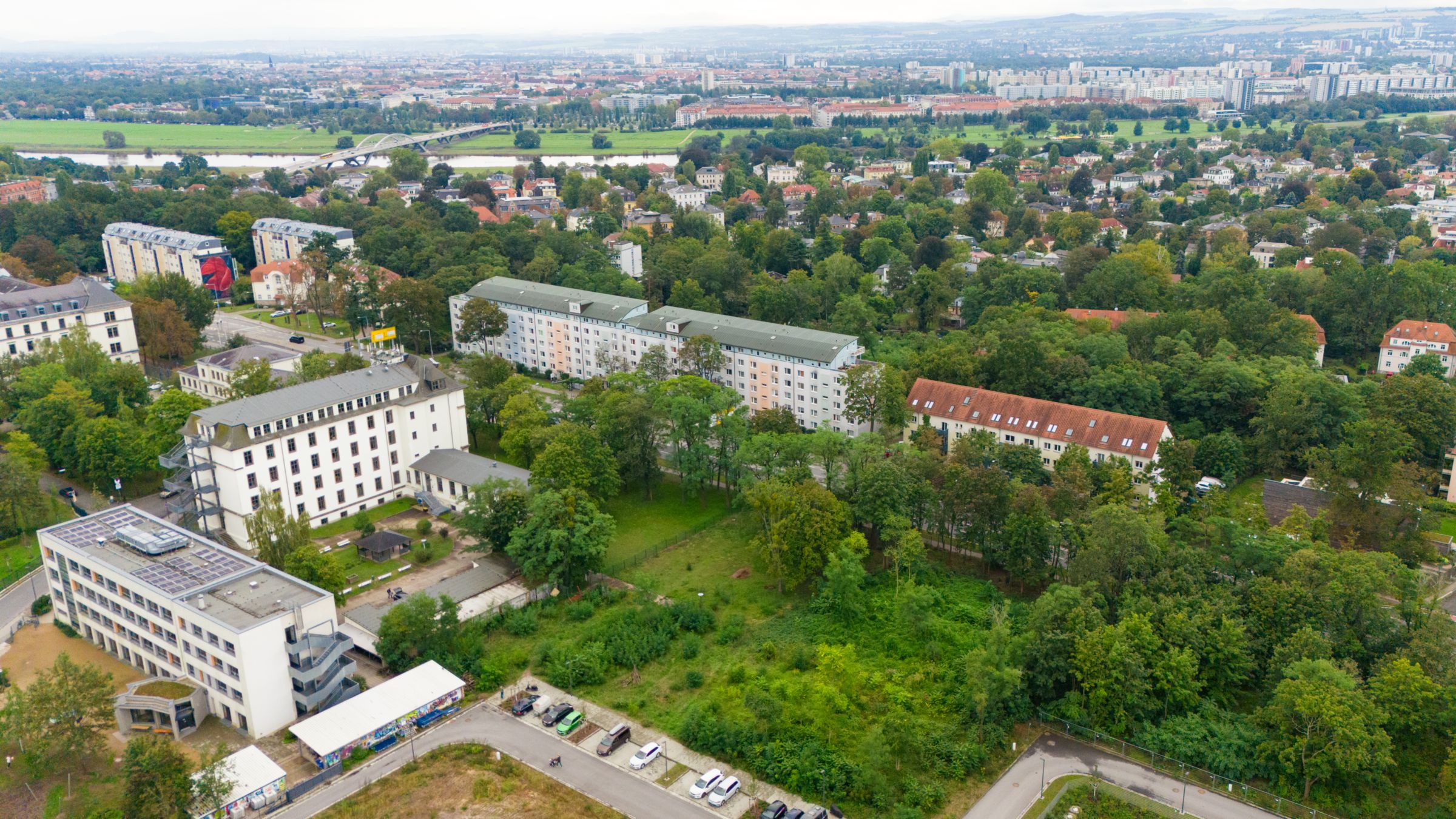 Das neue Haus wird dann unmittelbar neben der Freien Alternativschule und der Berufsschule stehen. Foto: PR/Jens Hillig, kreativwandler.de
