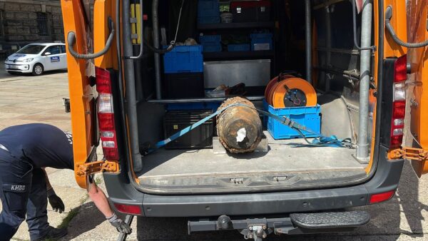 Die Bombe wurde verladen und nach Zeithain verbracht, dort wird sie kontrolliert gesprengt. Foto: Florian Varga