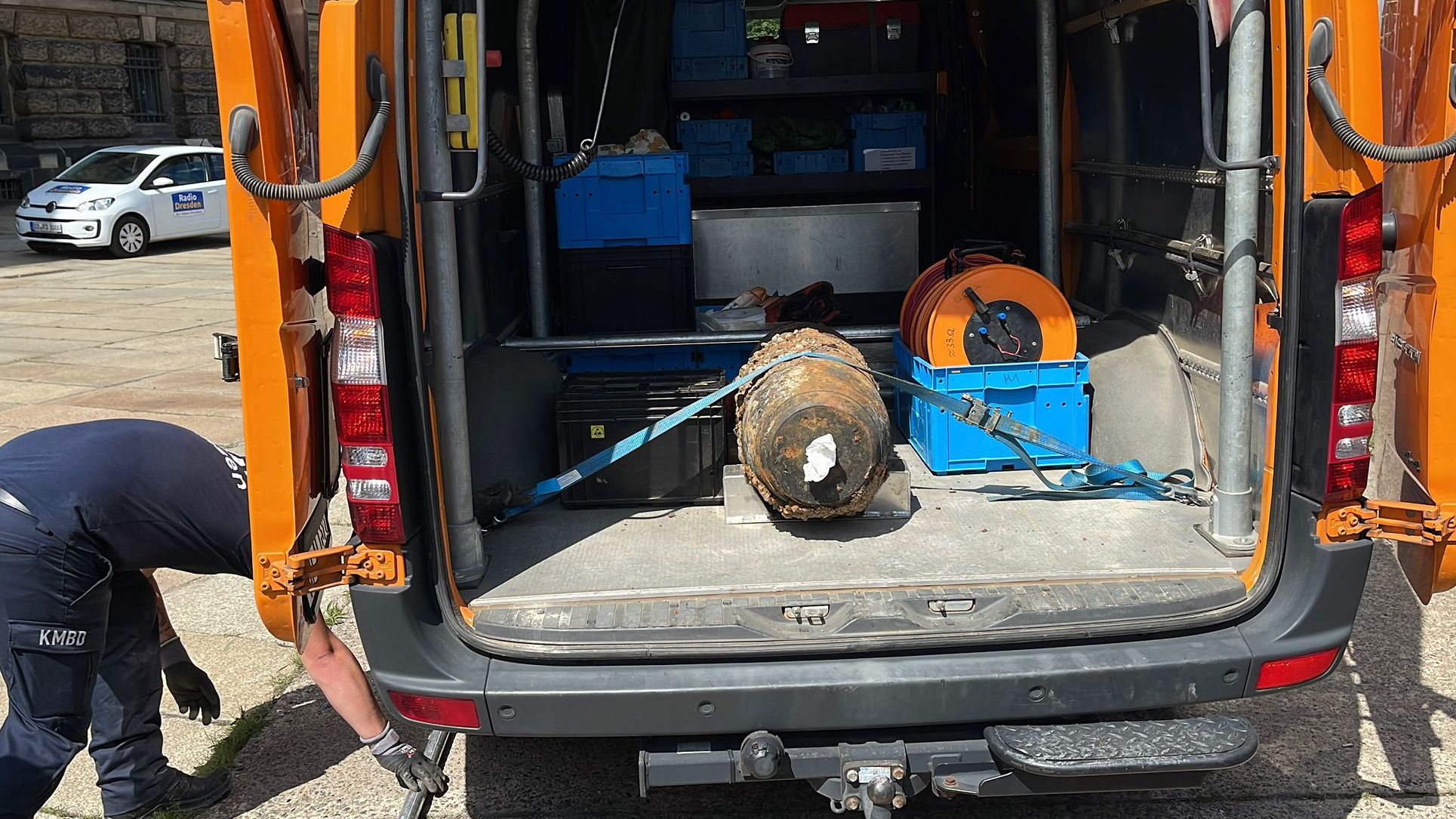 Die Bombe wurde verladen und nach Zeithain verbracht, dort wird sie kontrolliert gesprengt. Foto: Florian Varga