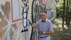 Hat eine Ameise gesprüht. Stadtbezirksamtsleiter André Barth - Foto: Anton Launer