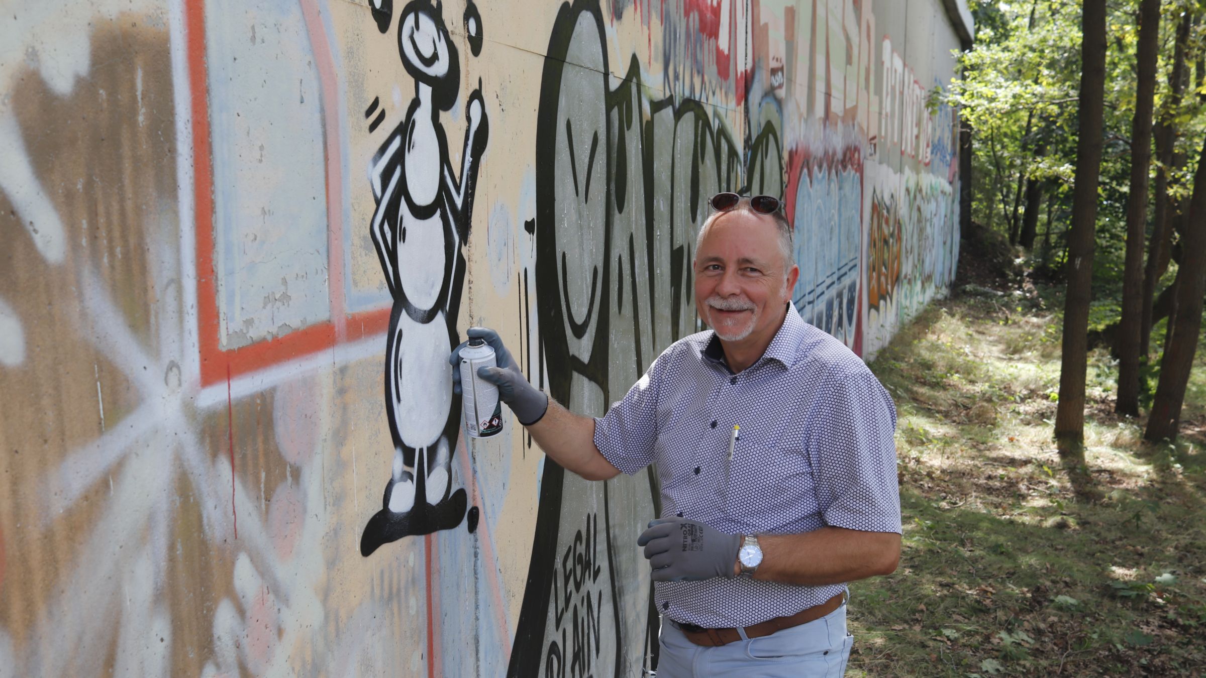 Hat eine Ameise gesprüht. Stadtbezirksamtsleiter André Barth - Foto: Anton Launer