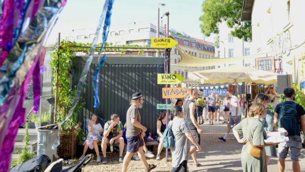 2024 fand der erste Offline Summer Market im Hechtgarten statt – Foto: Offline Shop Dresden e.G.