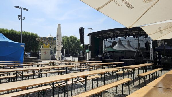 Gleich geht's los: Stadtfest in Dresden. Am Goldenen Reiter mit einem erlesenen Musik-Programm. Foto: Anton Launer