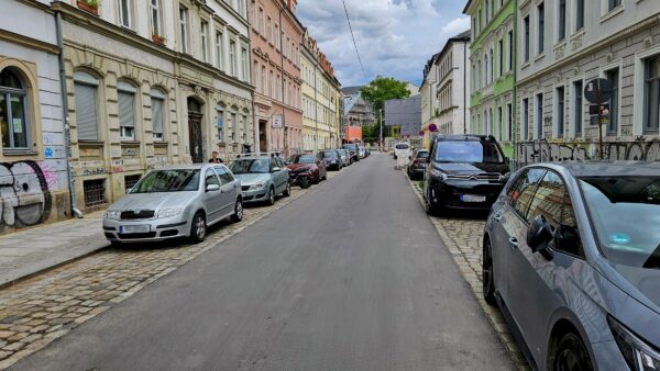 Glatter Asphalt statt Katzenkopfpflaster - Foto: Anton Launer