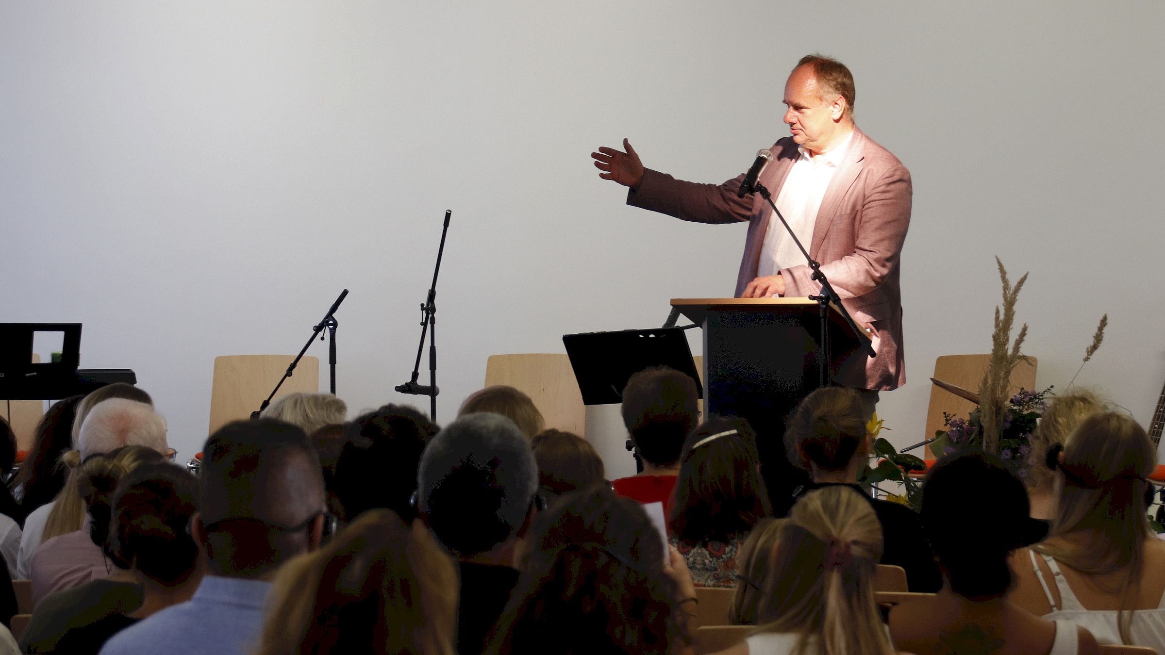 Oberbürgermeister Hilbert begrüßte die anwesenden Gäste zur Eröffnung des Hauses - Foto: Anton Launer