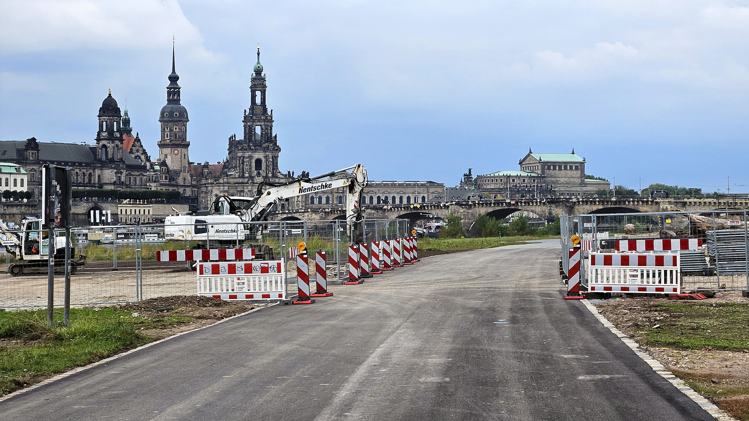 Der Elberadweg ist wieder frei. Foto: Anton Launer