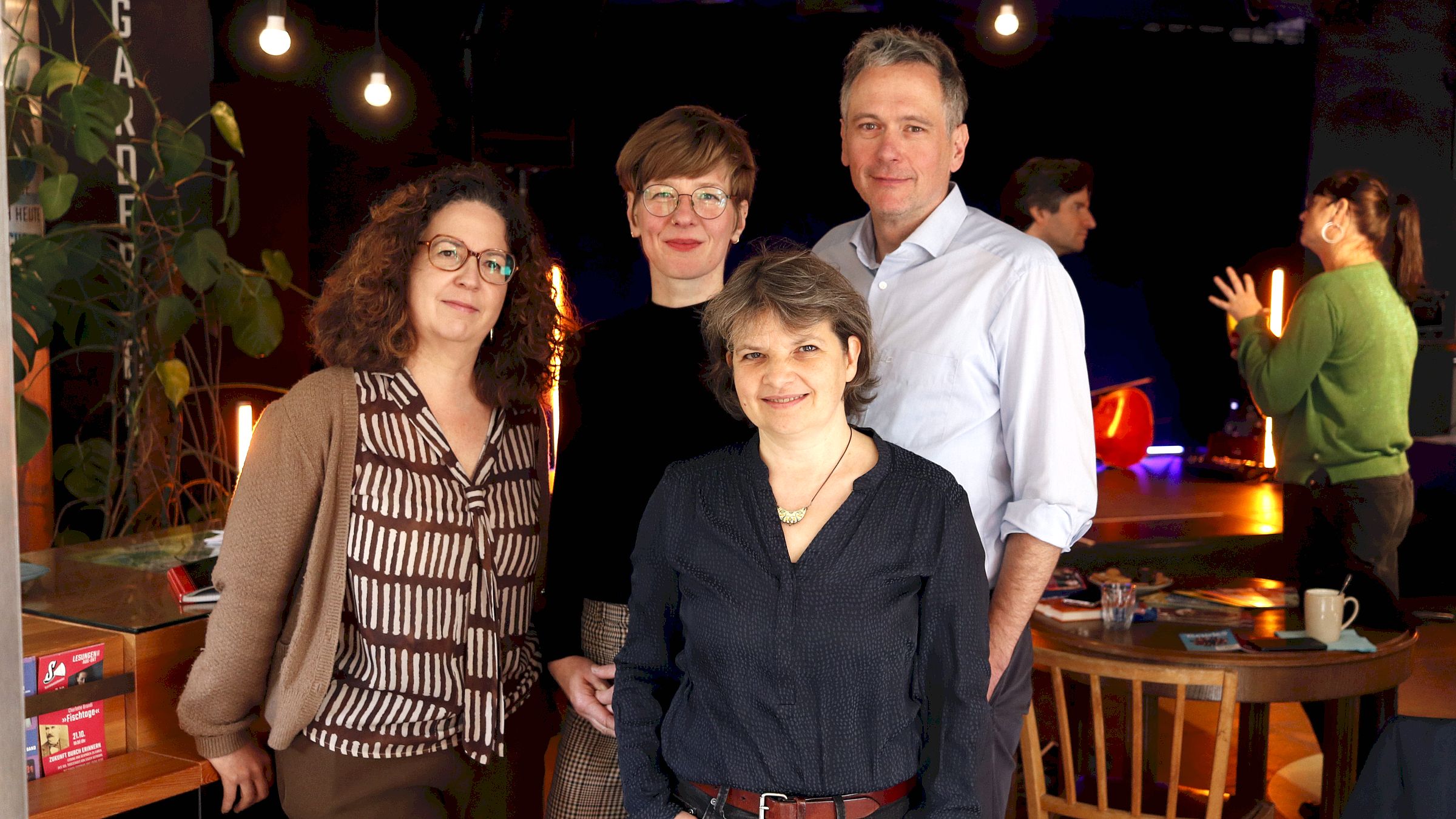 Sie organsieren die Jüdische Woche: Valentina Marcenaro, künstlerische Leitung, Bettina Lehmann, Produktionsleitung, Marianne Steinhagen, Vereinsvorsitzende und  
Stephan Hoffmann vom Societaetstheater.