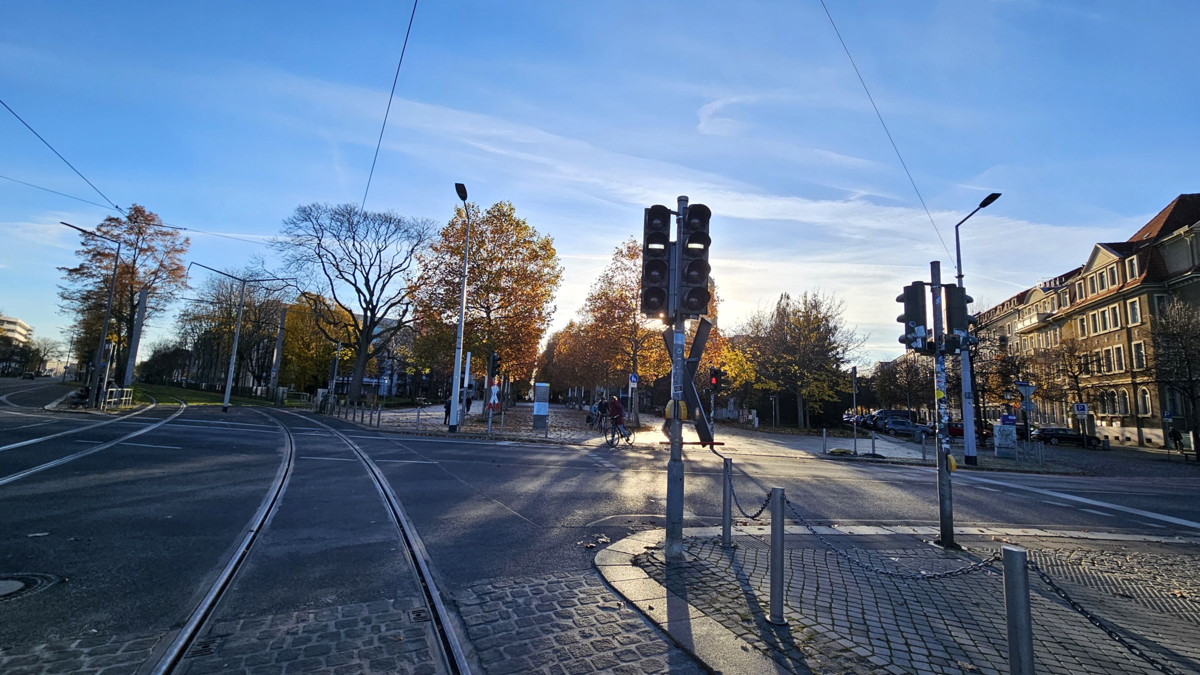 Komplizierte Zufahrt mit dem Rad vom Albertplatz zur Albertstraße. Foto: Anton Launer
