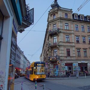 Straßenbahn in der Äußeren Neustadt - Foto: Anton Launer