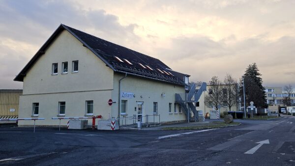 Zollamt an der Hartmut-Dost-Straße - Foto: Anton Launer