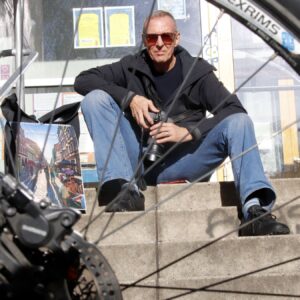 Fotograf Peter Zuber, kurz vor einem Einsatz in der Louise - Foto: Anton Launer