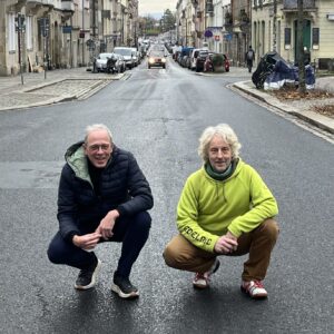 Stadtbezirksbeirat Norbert Rogge und Stadtrat Thorsten Schulze auf der Rudolf-Leonard-Straße – Foto: Jonasz Schulze