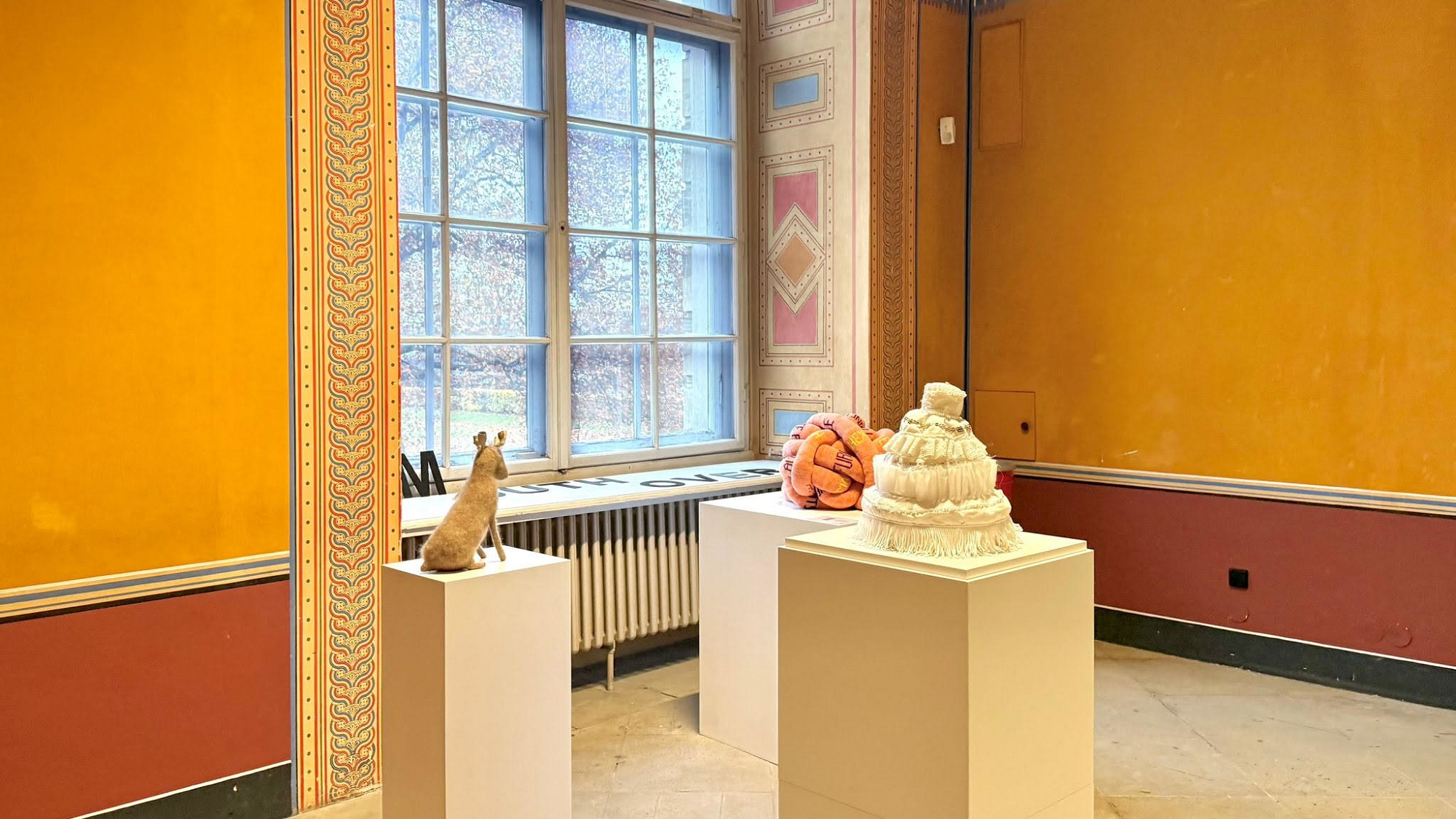 Das Tier von Hanna Remestvenska, der Knoten von Anna-Lena Hamann und die Torte von Fritzi Fuß sind ab dem 20. November im Japanischen Palais zu sehen.