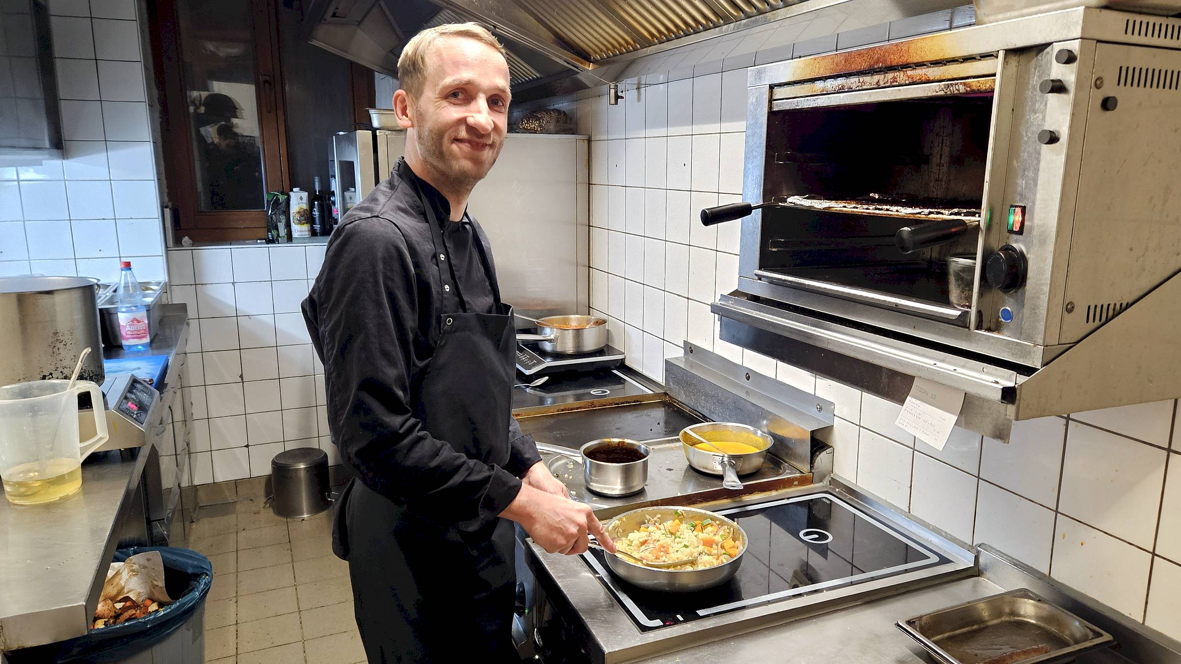 Küchen-Chef Sebastian Röder - Foto: Anton Launer