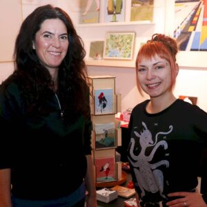 Machen Kunst im Kunsthof: Illustratorin Margret Aurin und Comic.-Zeichnerin Bianca Friedrich - Foto: Anton Launer