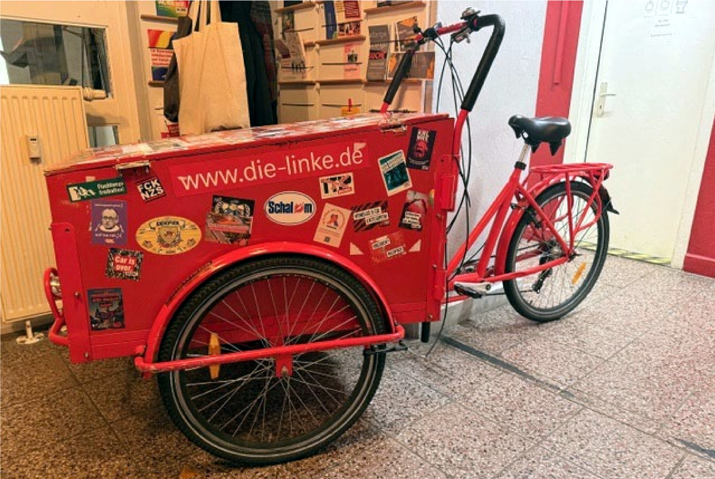 Dieses Lastenrad schenkt die Wir AG, es muss noch auf Vordermann gebracht werden. Foto: Wir AG