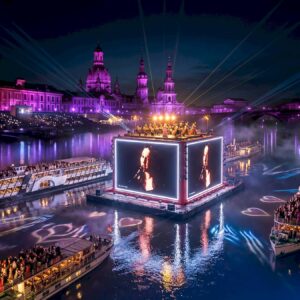 „Elbzauber“ – ein neues Großevent Die Weiße Flotte Sachsen plant ihr Jubiläumsfest unter dem Namen „Elbzauber“. Vorgestellt wird eine Veranstaltung mit Lichteffekten sowie Musik vom Ponton und vom Gelände der Filmnächte. Ein Bild zur Veranstaltung wurde vom Veranstalter mit Künstlicher Intelligenz erstellt.