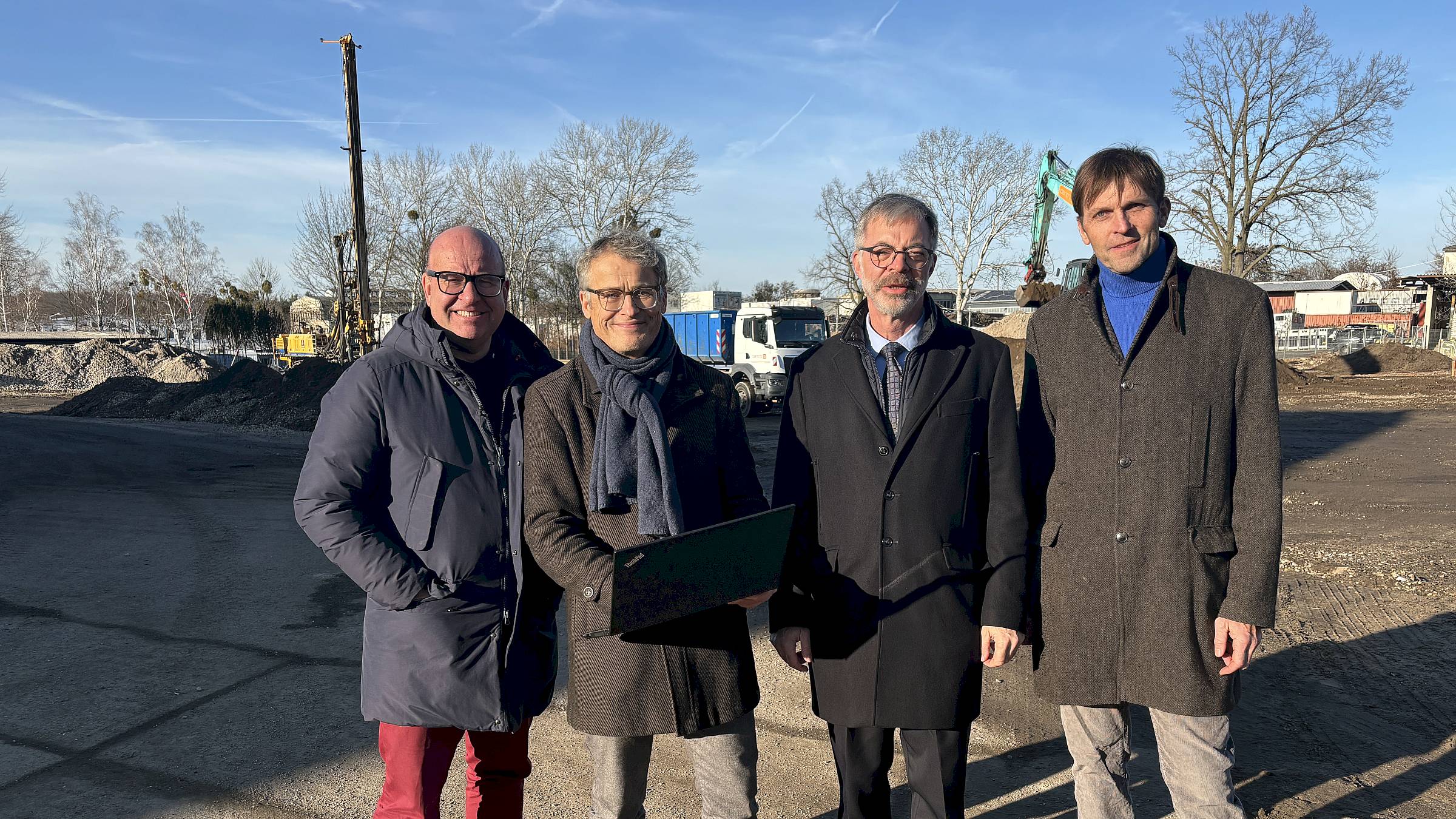 Jörg Kesting (Leiter Asset Management, Family Value Management GmbH), Architekt Clemens Richter, "Atelier Lauströer Richter Architekten“, Walter Bürkel (Vizepräsident der Landesdirektion Sachsen) und Jens Krüger, Wirtschaftsservice Dresden - Foto: meeco Communication Services