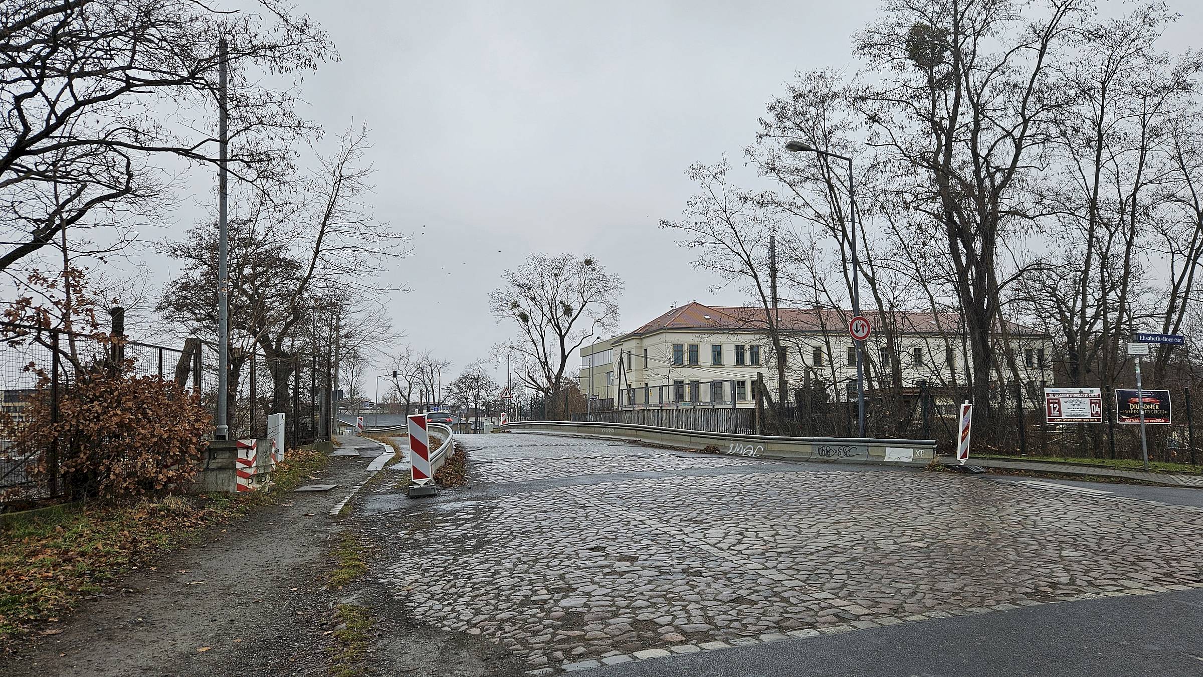 Die Brücke über die Bahngleise zur Fabricestraße - Foto: Anton Launer