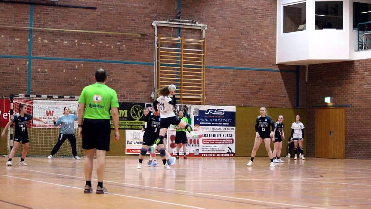 Zum 12. Spieltag reisten die Handballerinnen der Sportfreunde 01 nach Riesa - Foto: Sportfreunde 01