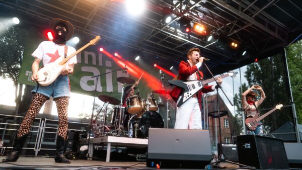 Red Elvis and the Cold War Cow Girls - Foto: Patrick Schönknecht