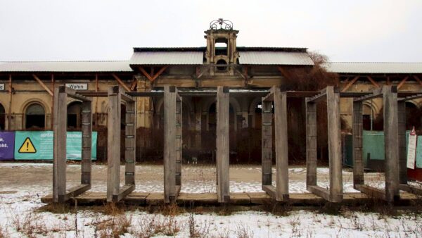 Die Ruine des Alten Leipziger Bahnhofs - hier soll eine Gedenkstätte entstehen. Foto: Anton Launer