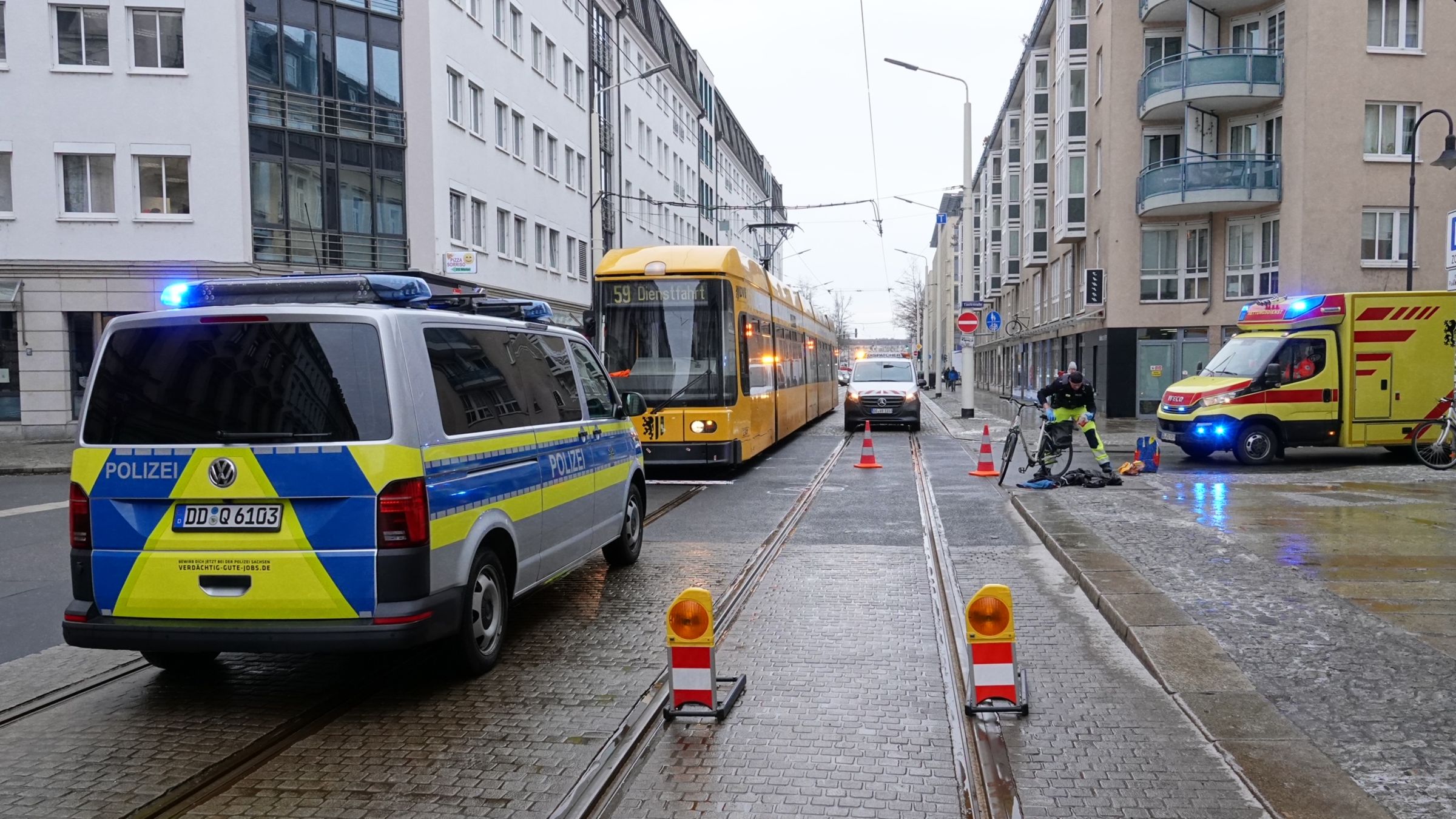 Unfall auf der Hoyerswerdaer Straße - Foto: Roland Halkasch