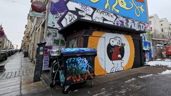 Die öffentliche Toilette wird von szenekundigen Beamten Meth-Toilette genannt. Foto: Anton Launer